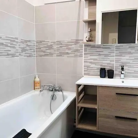 Entier Chambre+salon + Jardin & Terrasse *