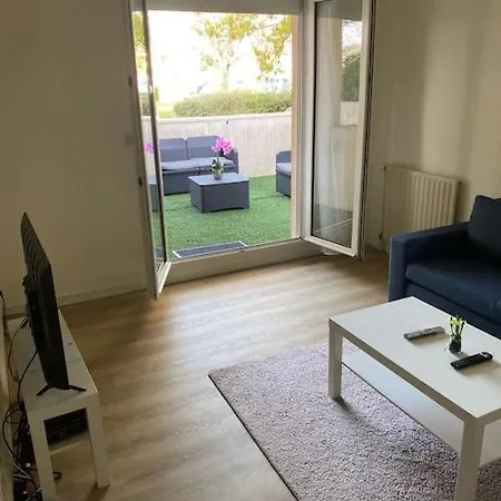 Entier Chambre+salon + Jardin & Terrasse *